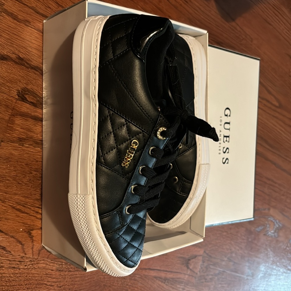 COPY - GUESS sneakers, brand new never worn beautiful casual women’s sneakers!
